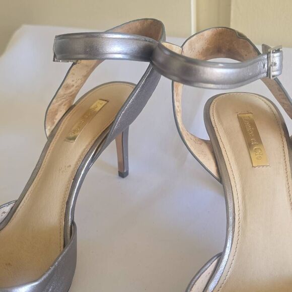 Louise et Cie Silver Slingback Point Toe Pumps, EUC, Sz. 9 - Picture 4 of 7